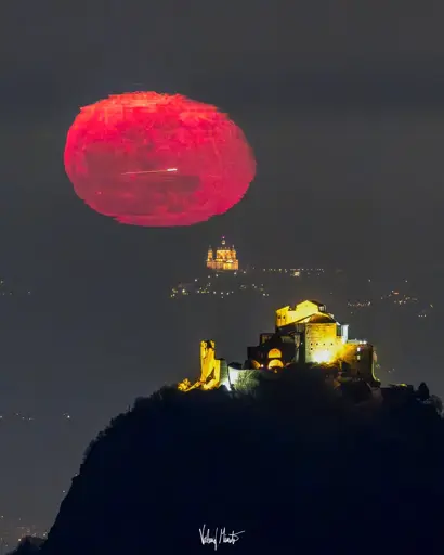 1. Gibbous Moon(Distorted by Earth's Atmosphere)
2. Airplane
3. Basilica of Superga
4. Sacra di San Michele