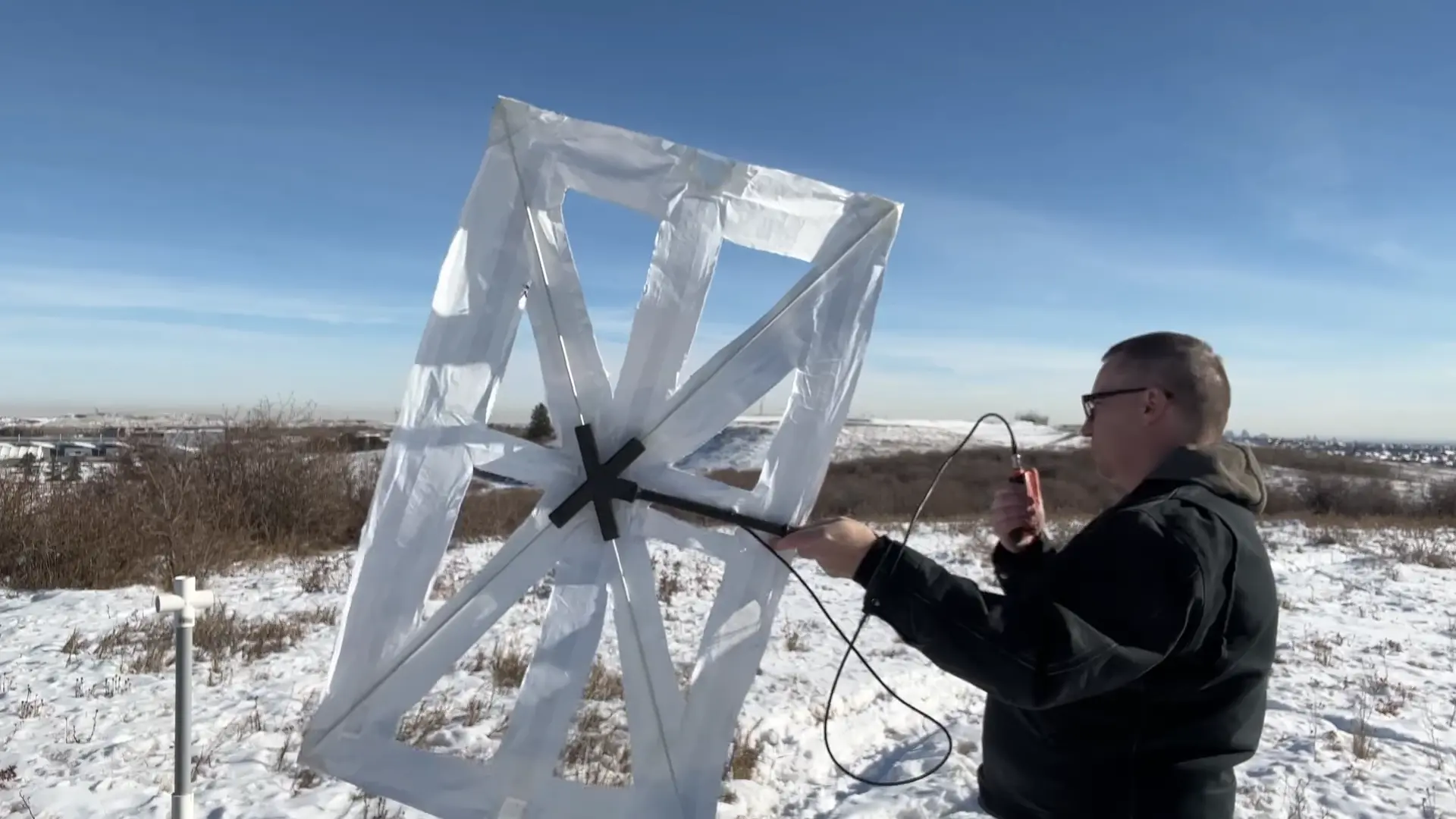 Pocketable Yagi Antenna Really Shoots For Distance